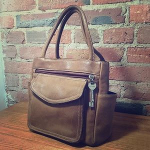 EUC Fossil Small Brown Leather Purse zipperpockets